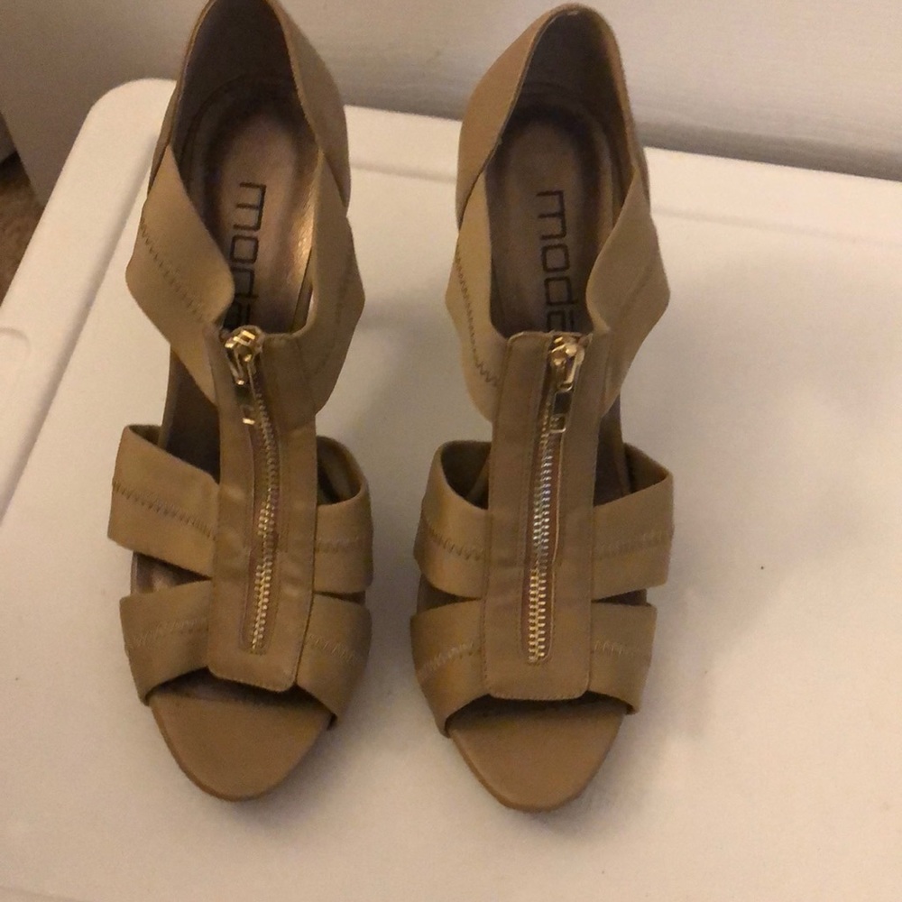 Moda Spana high heeled shoes